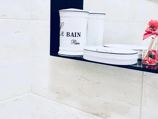 דירה мarelis Luxe Port וארנה